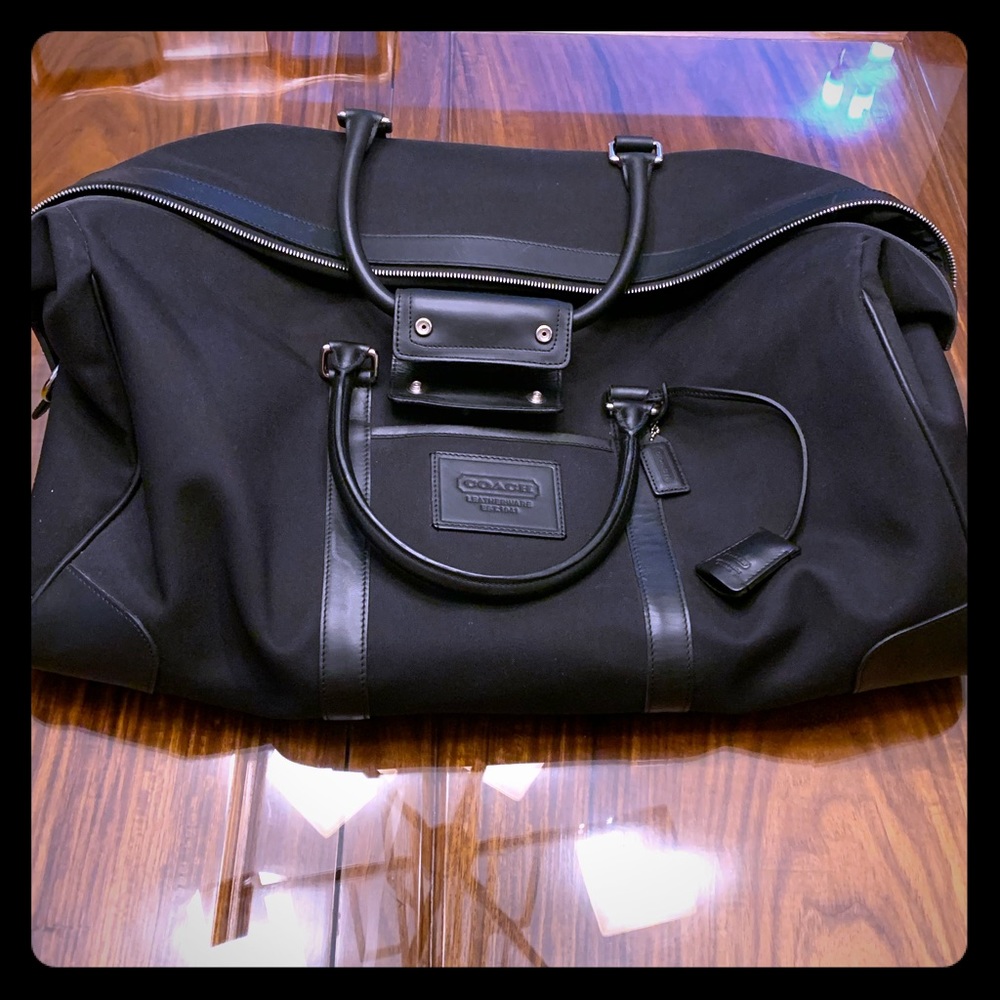 Large Coach Bag in black (unisex).